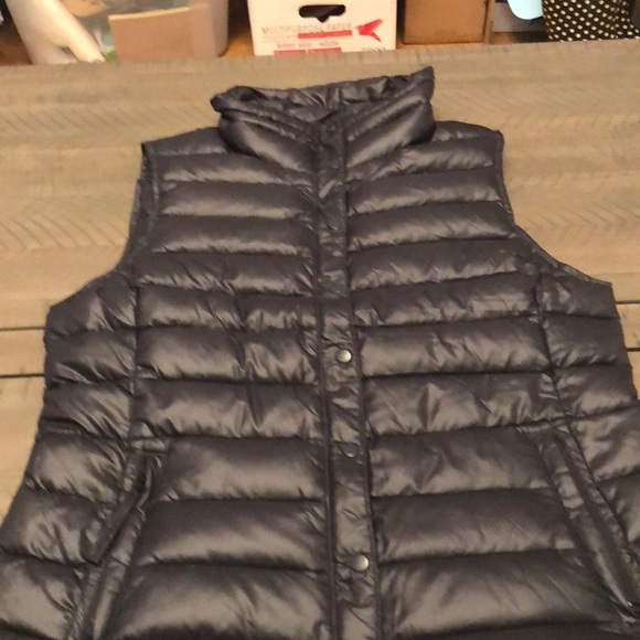 GAP Jackets & Blazers - Gap black puffy best small great condition